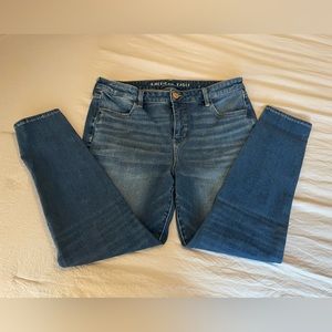 AMERICAN EAGLE “the dream jean” size 14 SHORT like new!!! Stretchy jeans